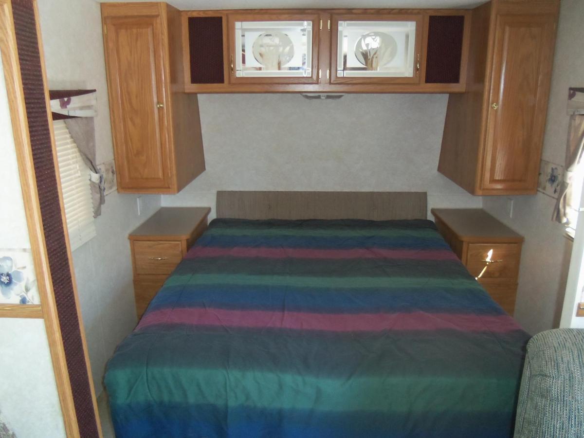 A Comfortable Place To Rest Or Play At Fort Myers Beach Rv Resort Форт Майерс Екстериор снимка